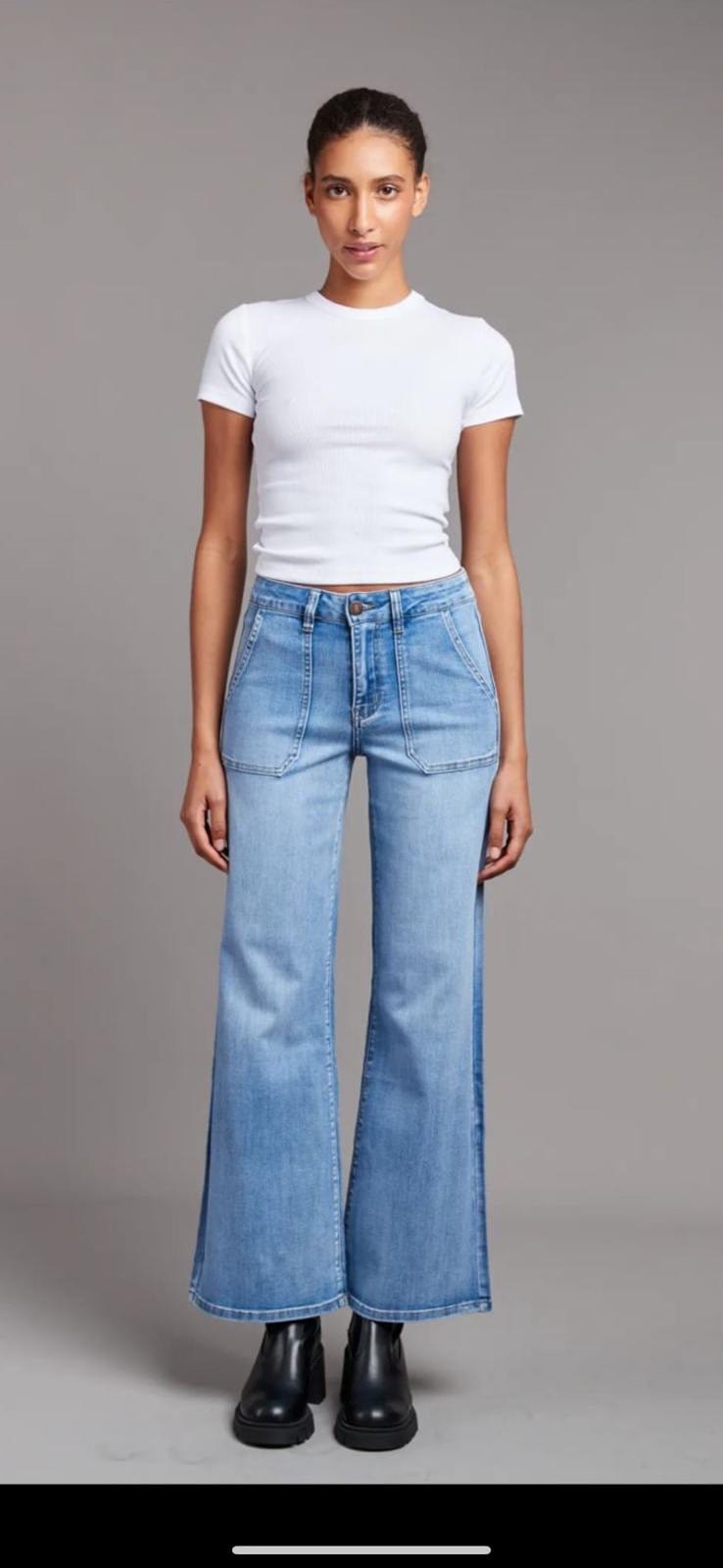 Flare Leg Jeans With Pocket - Light Wash