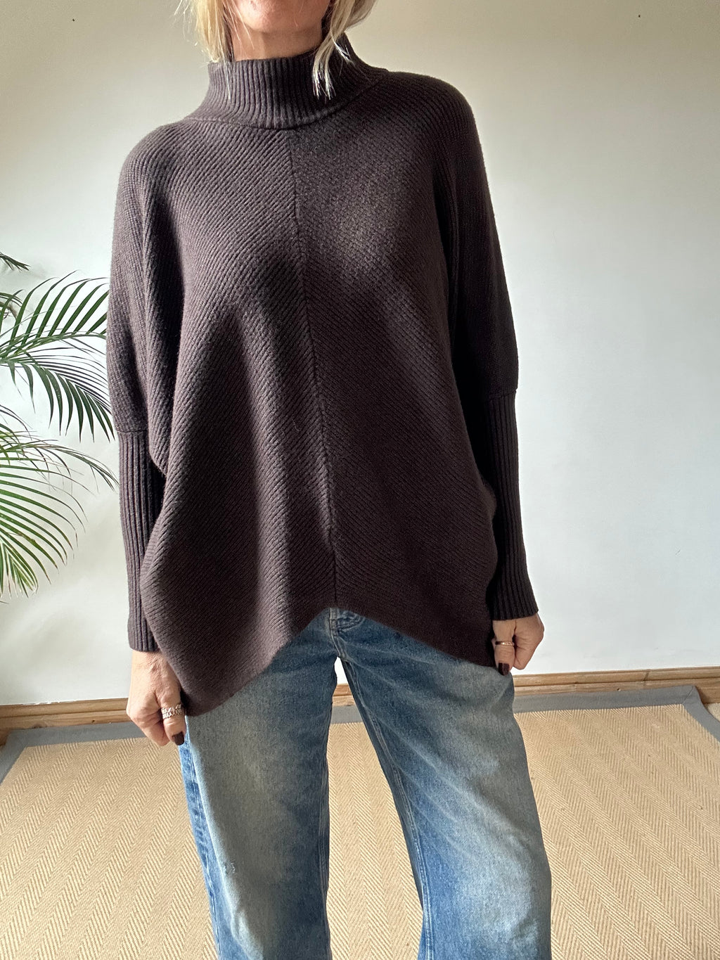 Cut out hem jumper