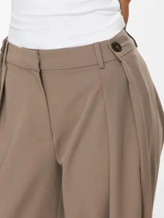 Pleated Trousers
