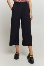 Load image into Gallery viewer, Black Crop Pants
