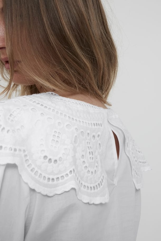Broderie Anglais collar blouse