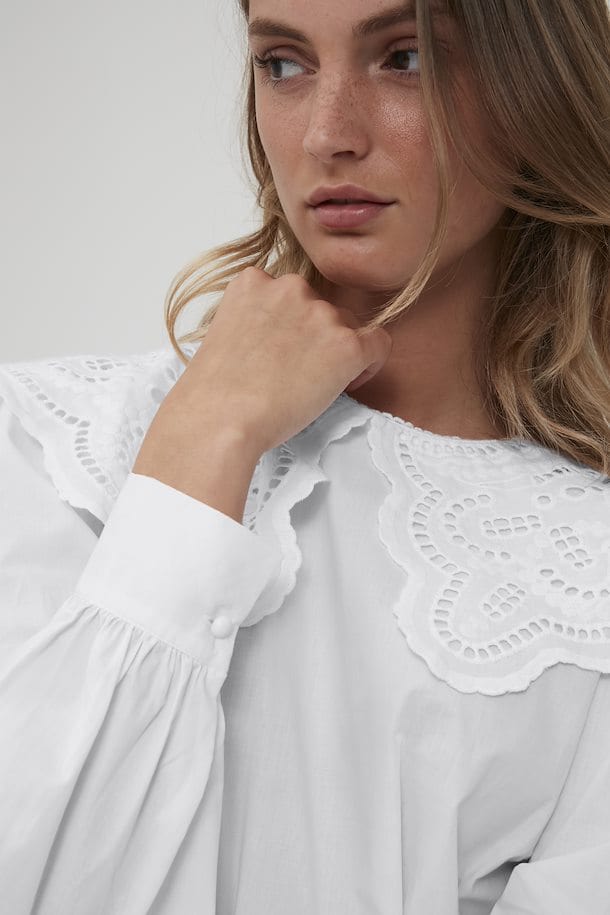 Broderie Anglais collar blouse