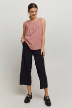 Load image into Gallery viewer, Black Crop Pants
