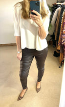 Load image into Gallery viewer, Brown coated Leggings
